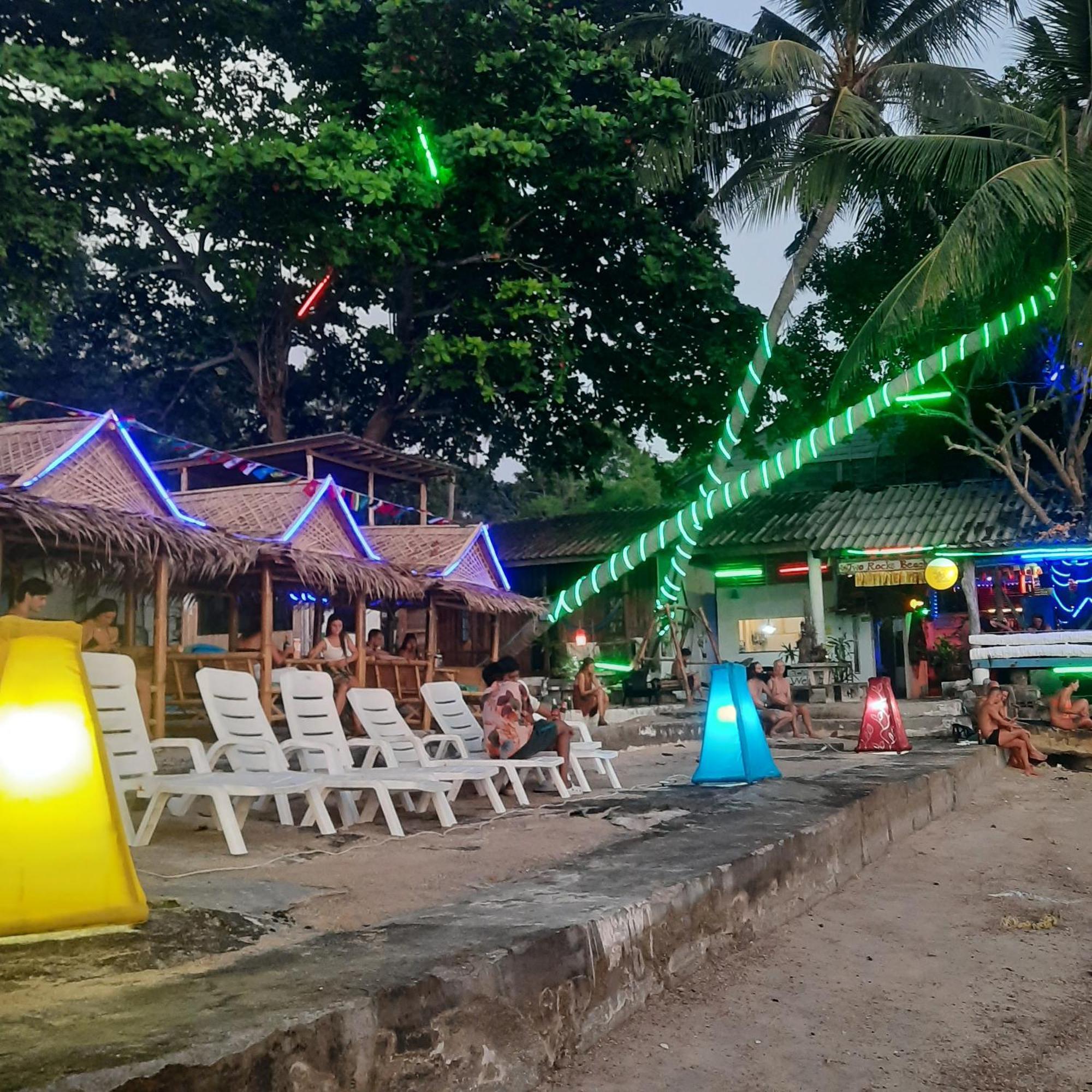Two Rocks Bungalows Ban Tai Exterior photo